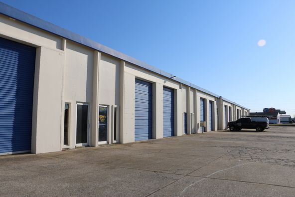 Office/Warehouse Space: 515 Salem Dr, Owensboro, KY 42303
